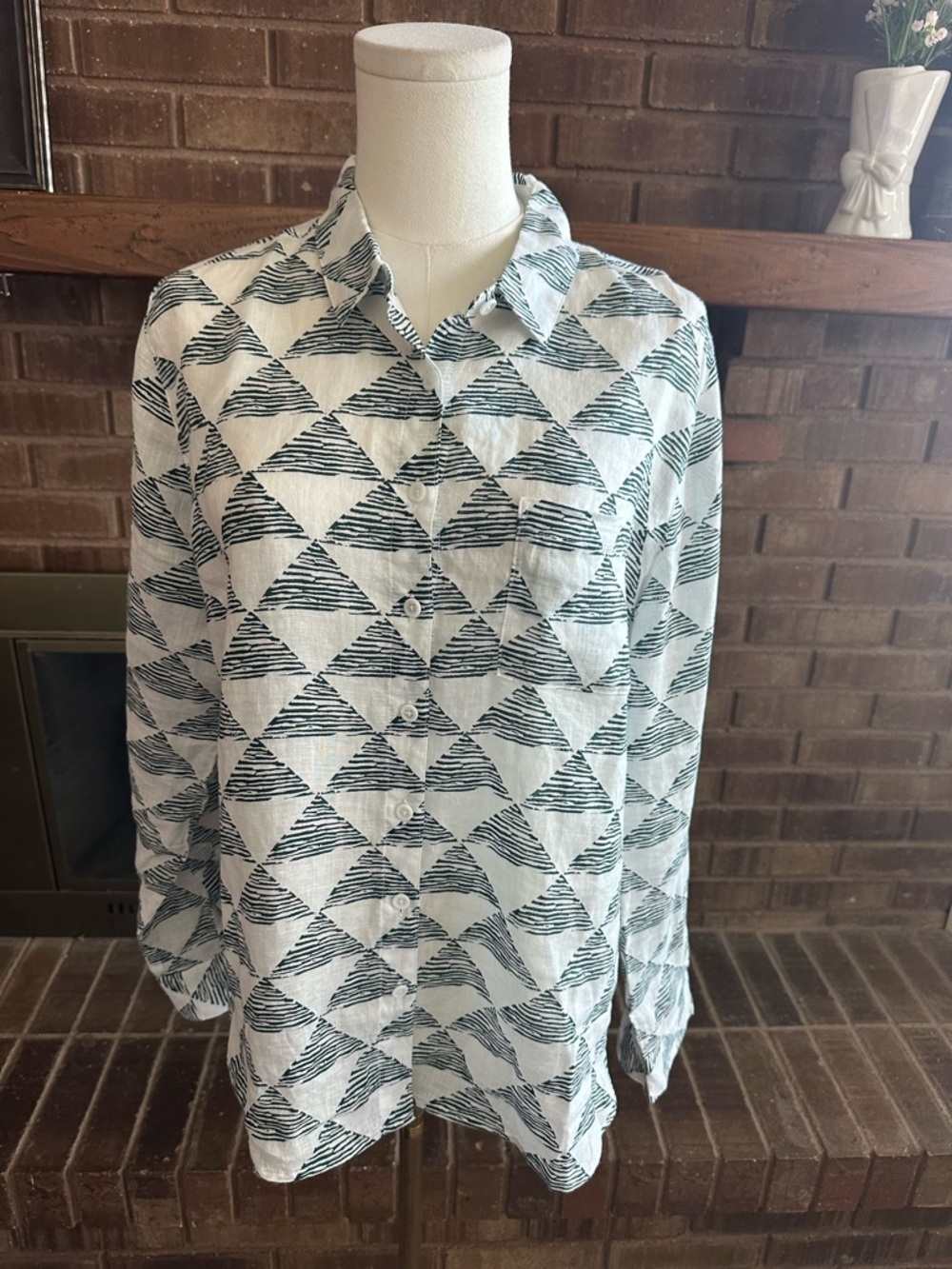 Garnet Hill Linen Geometric Triangle Print Button Down Shirt White Black Size 8